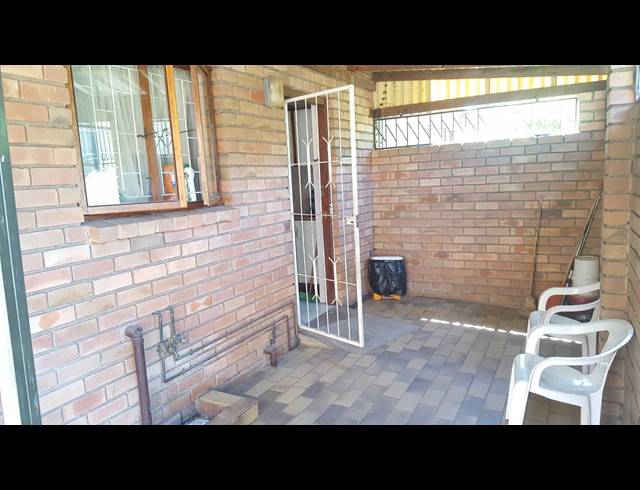 3 BEDROOM SIMPLEX TO LET IN SIGNAL HILL